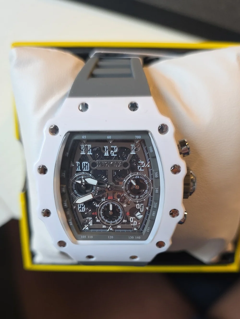 519.  Invicta  Racing 39.5mm Quartz Watch In-69608